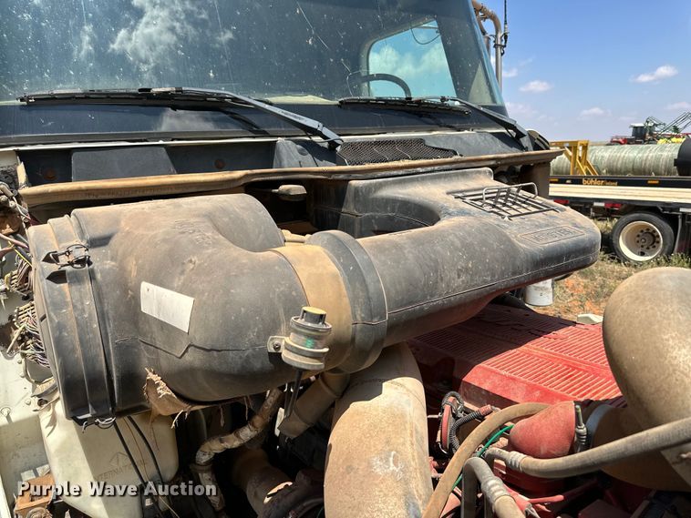 image for item DK6921 2005 International 9400i semi truck