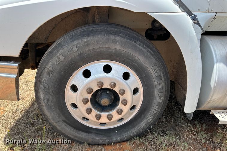 image for item DK6921 2005 International 9400i semi truck