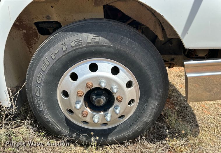 image for item DK6921 2005 International 9400i semi truck