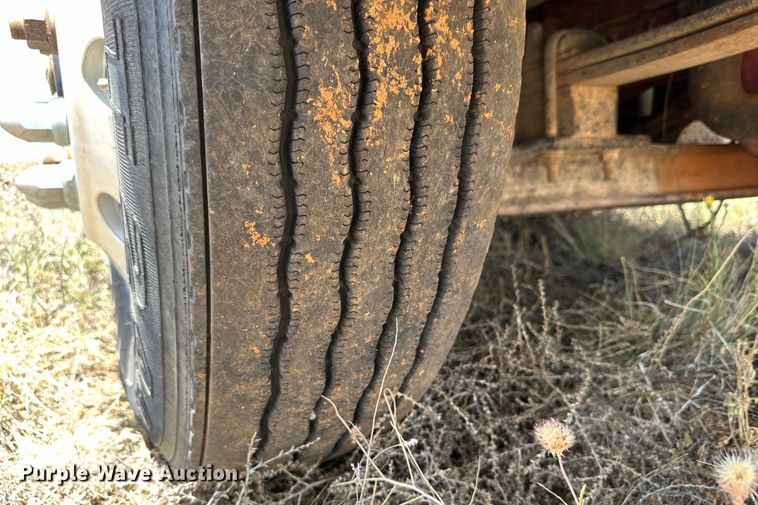 image for item DK6921 2005 International 9400i semi truck