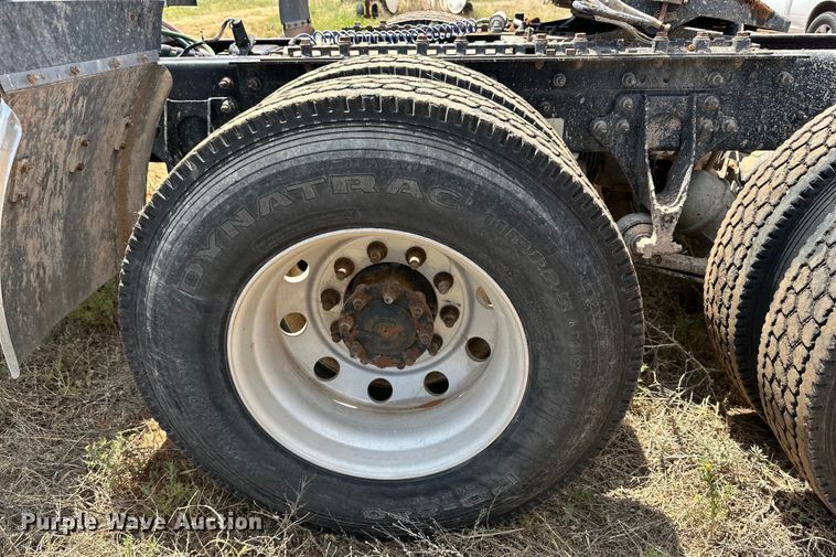 image for item DK6921 2005 International 9400i semi truck