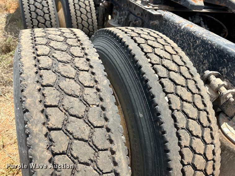 image for item DK6921 2005 International 9400i semi truck