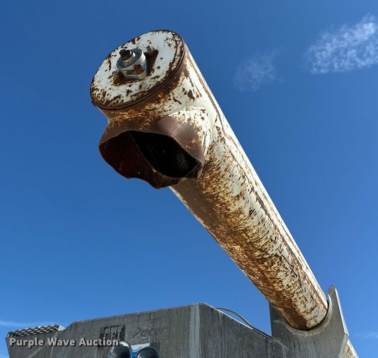 image for item DL4465 1996 International  4900 feed delivery truck