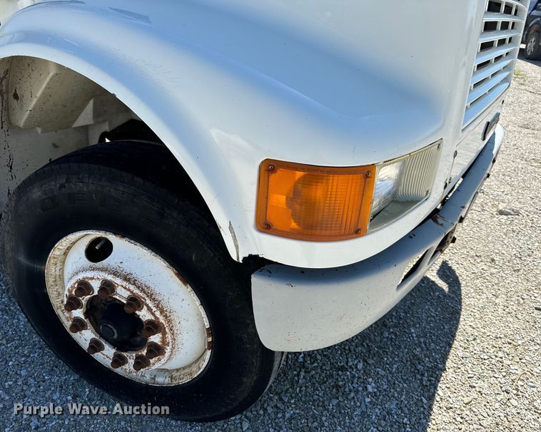 image for item DL4465 1996 International  4900 feed delivery truck