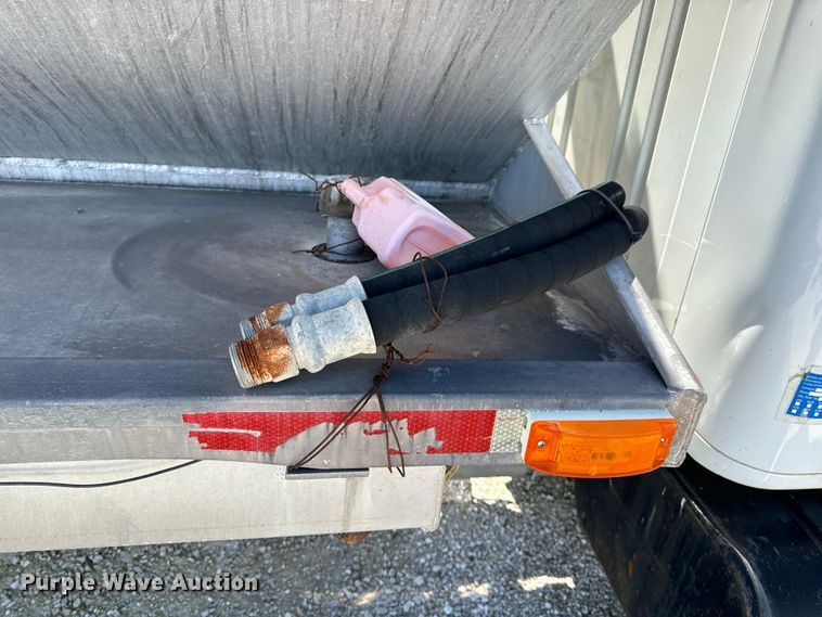 image for item DL4465 1996 International  4900 feed delivery truck