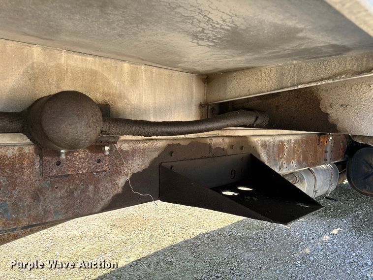 image for item DL4465 1996 International  4900 feed delivery truck