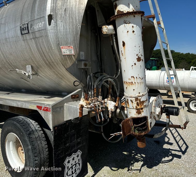 image for item DL4465 1996 International  4900 feed delivery truck