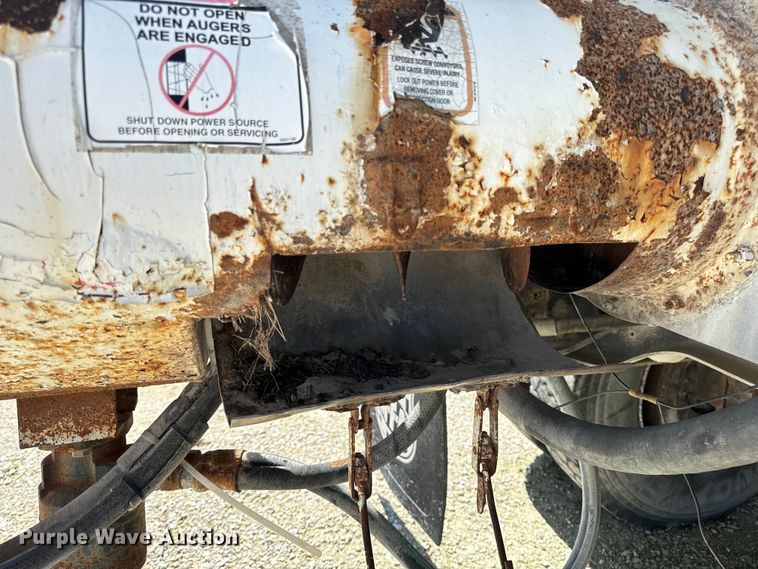 image for item DL4465 1996 International  4900 feed delivery truck