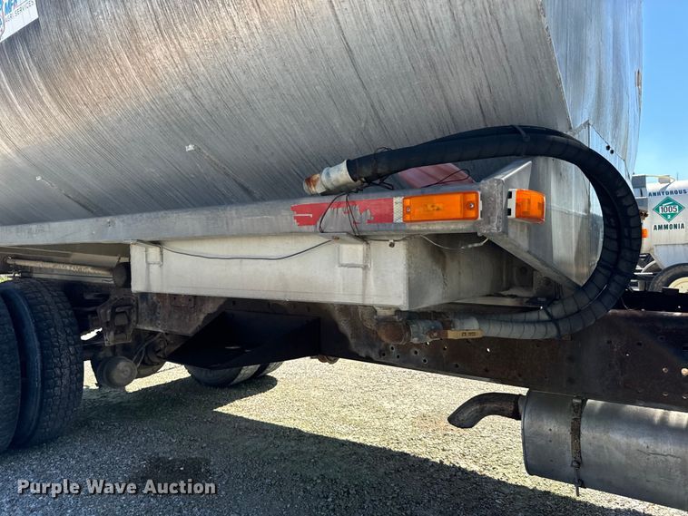 image for item DL4465 1996 International  4900 feed delivery truck