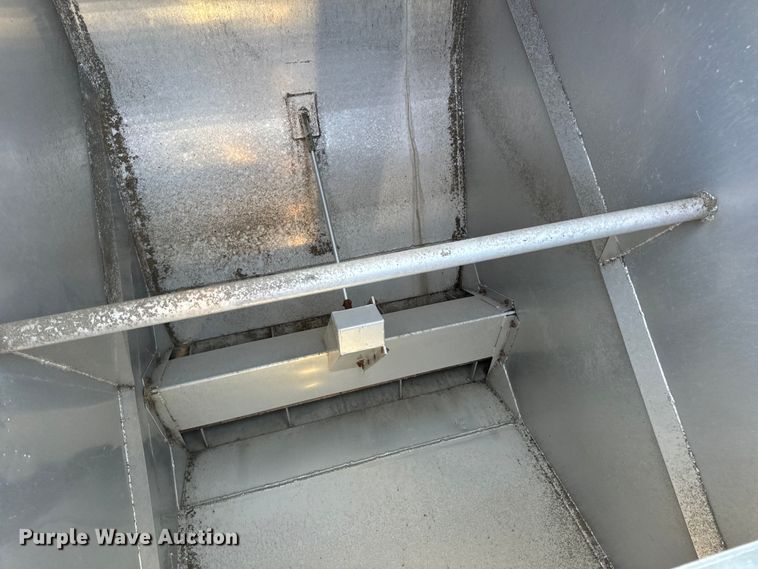 image for item DL4465 1996 International  4900 feed delivery truck