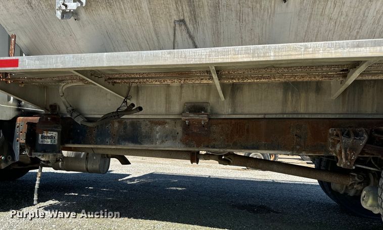 image for item DL4465 1996 International  4900 feed delivery truck