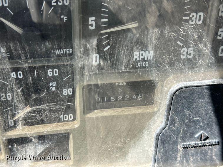 image for item DL4465 1996 International  4900 feed delivery truck