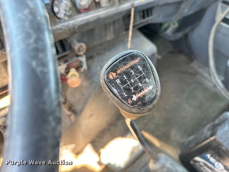 image for item DL4465 1996 International  4900 feed delivery truck