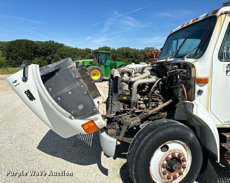 image for item DL4465 1996 International  4900 feed delivery truck