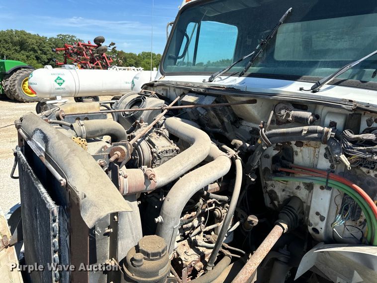 image for item DL4465 1996 International  4900 feed delivery truck