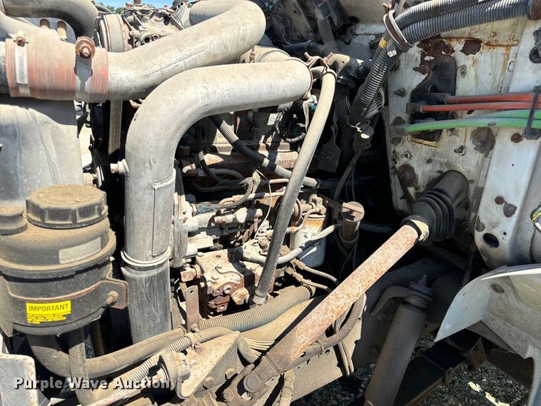 image for item DL4465 1996 International  4900 feed delivery truck