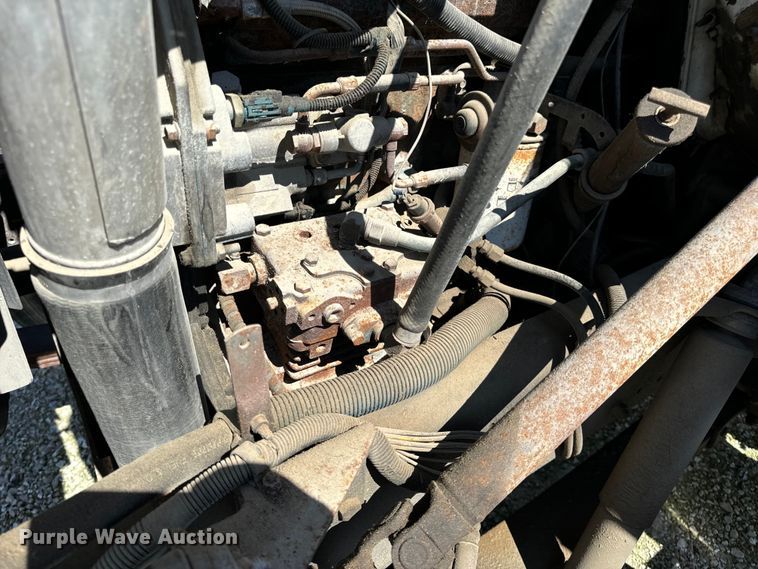 image for item DL4465 1996 International  4900 feed delivery truck