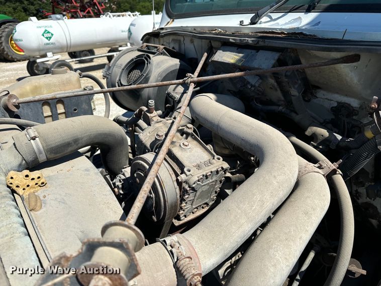 image for item DL4465 1996 International  4900 feed delivery truck