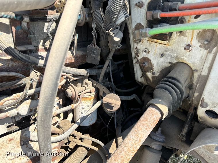 image for item DL4465 1996 International  4900 feed delivery truck