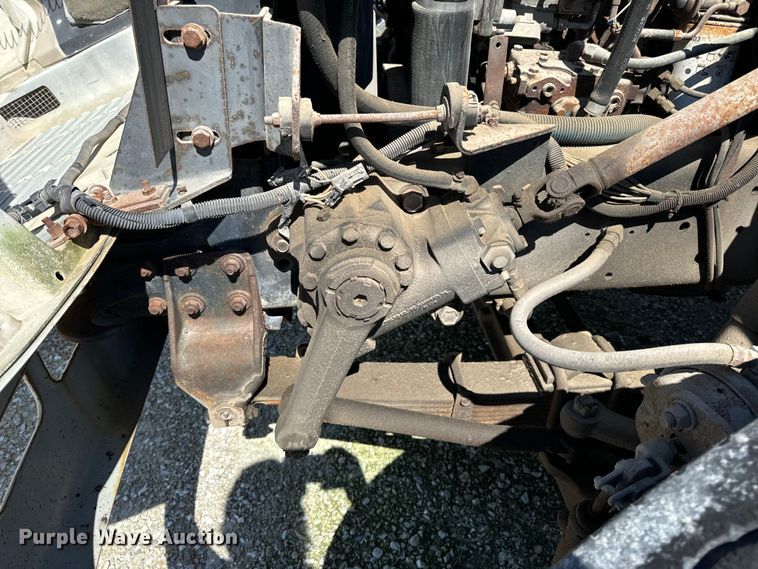 image for item DL4465 1996 International  4900 feed delivery truck