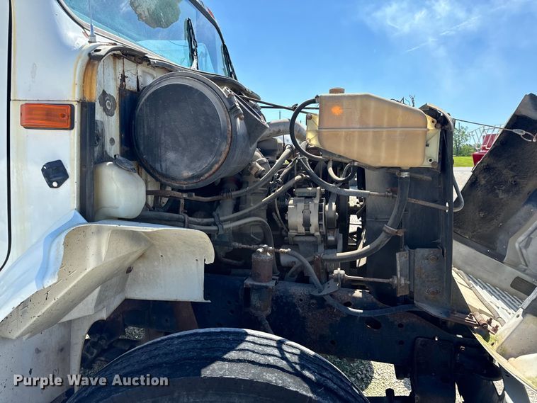 image for item DL4465 1996 International  4900 feed delivery truck