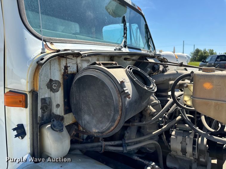 image for item DL4465 1996 International  4900 feed delivery truck