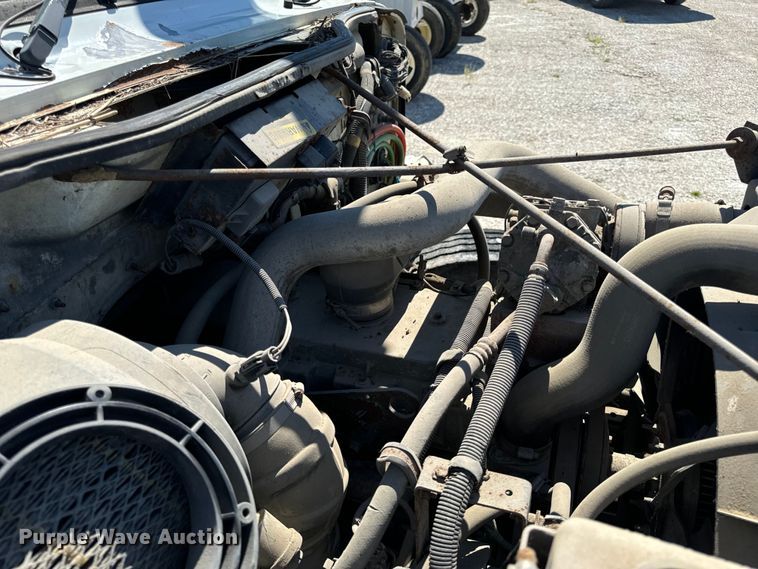 image for item DL4465 1996 International  4900 feed delivery truck