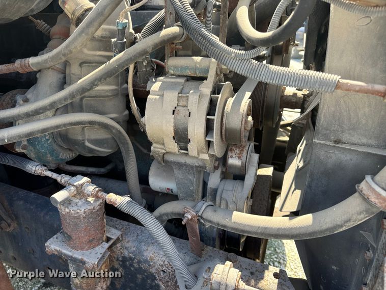 image for item DL4465 1996 International  4900 feed delivery truck