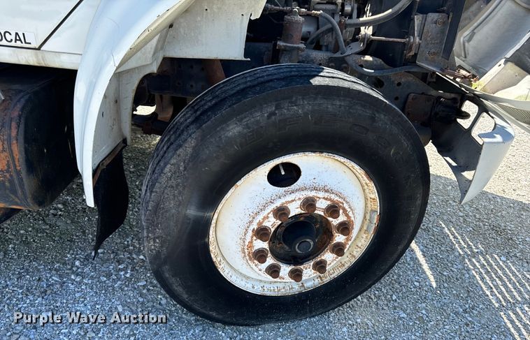 image for item DL4465 1996 International  4900 feed delivery truck