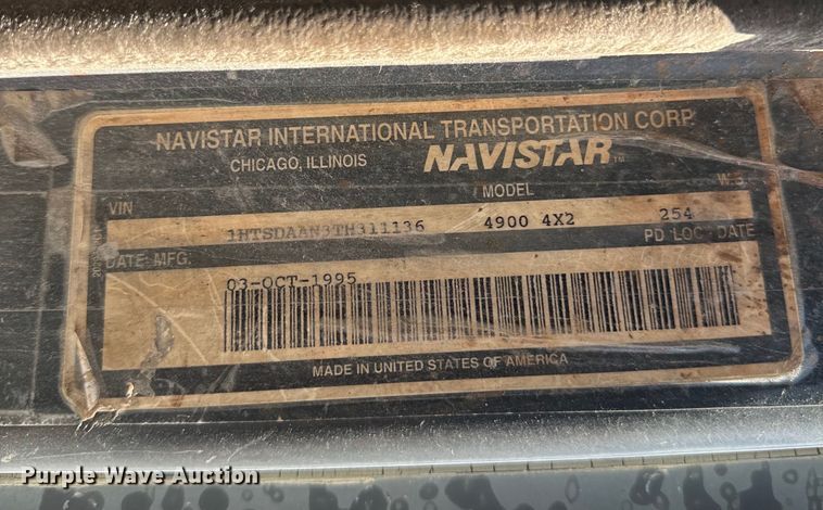 image for item DL4465 1996 International  4900 feed delivery truck