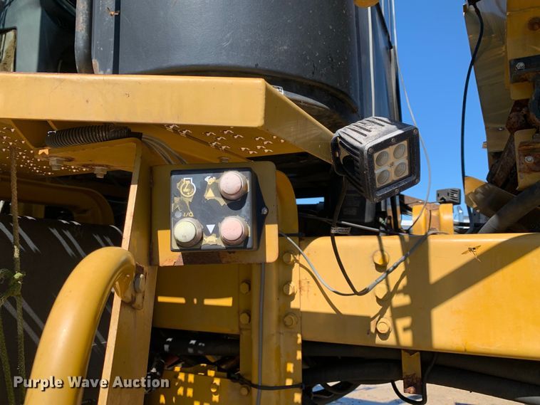 image for item DM7857 2006 RoGator 1274C spreader