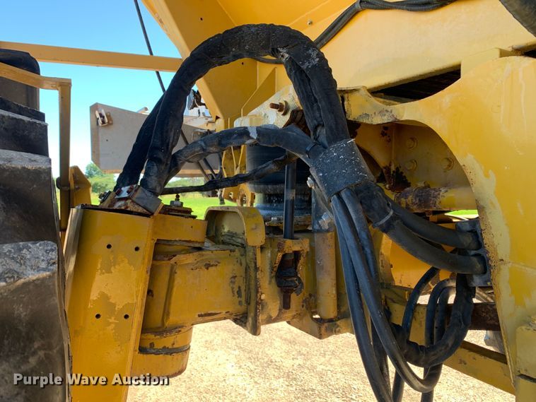 image for item DM7857 2006 RoGator 1274C spreader