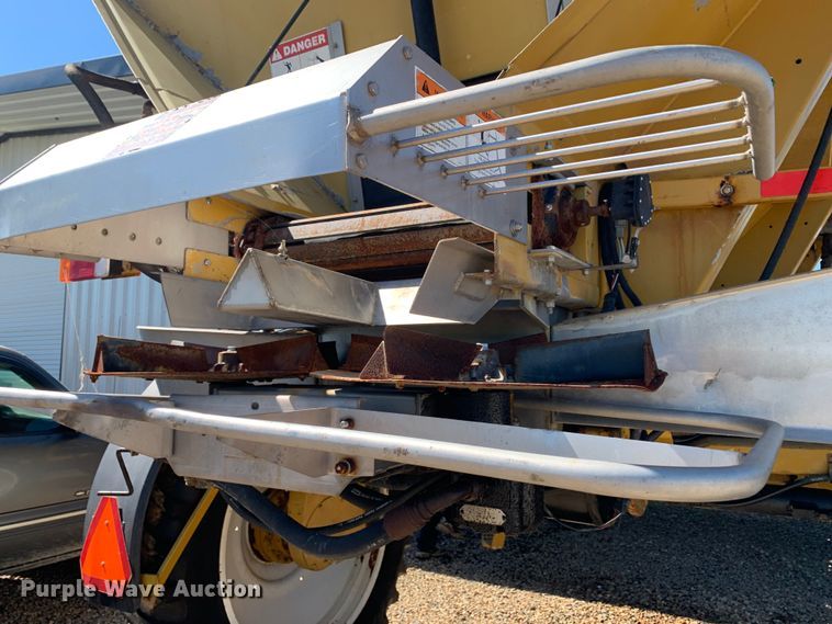 image for item DM7857 2006 RoGator 1274C spreader