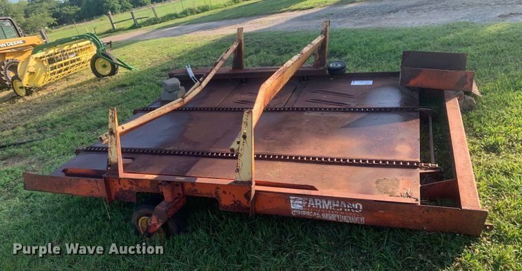 image for item DM7924 Farmhand bale accumulator