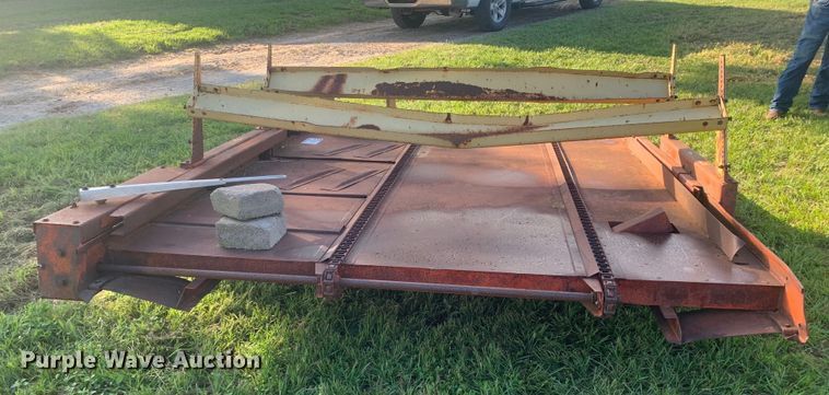 image for item DM7924 Farmhand bale accumulator