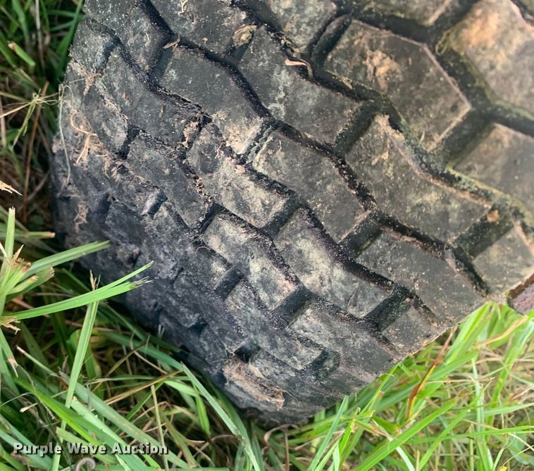 image for item DM7924 Farmhand bale accumulator