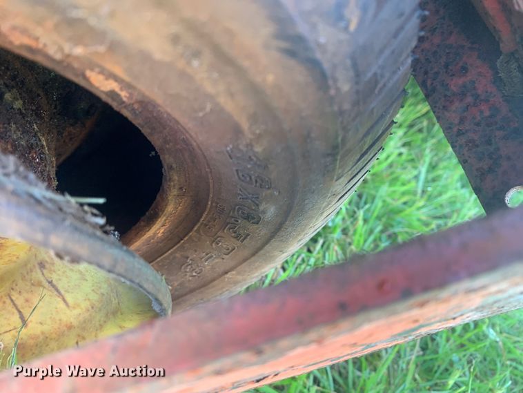 image for item DM7924 Farmhand bale accumulator