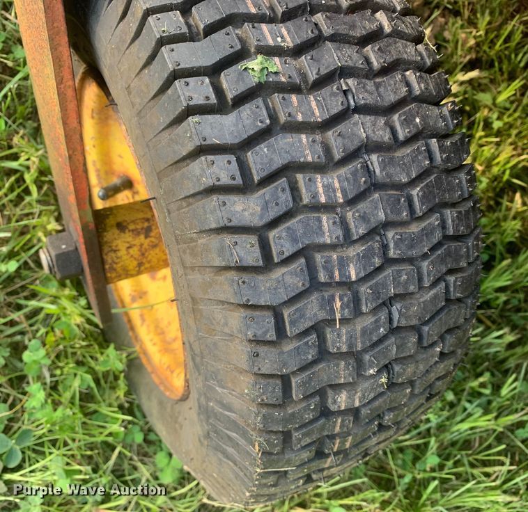 image for item DM7924 Farmhand bale accumulator