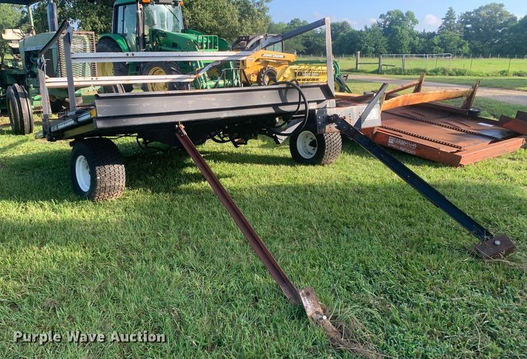 image for item DM7925 Hoelscher 1000 bale accumulator