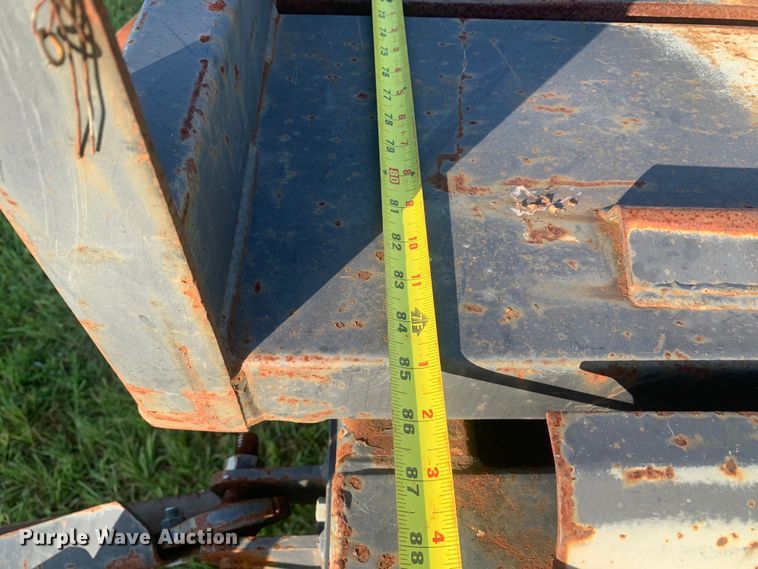 image for item DM7925 Hoelscher 1000 bale accumulator