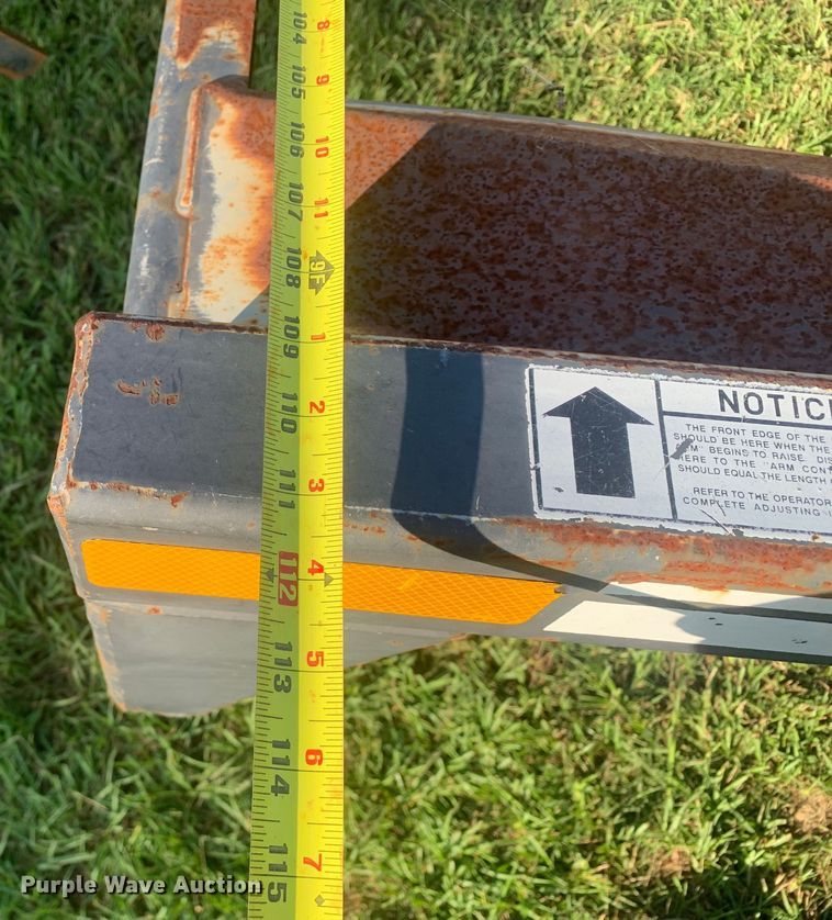 image for item DM7925 Hoelscher 1000 bale accumulator