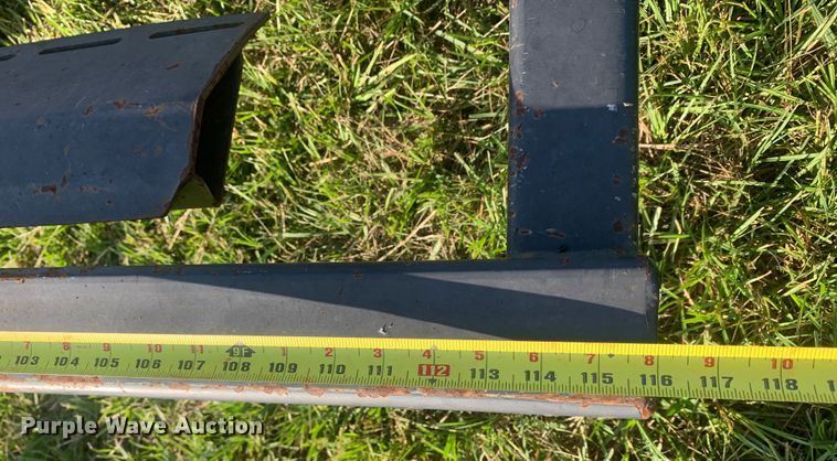 image for item DM7925 Hoelscher 1000 bale accumulator