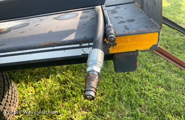 image for item DM7925 Hoelscher 1000 bale accumulator