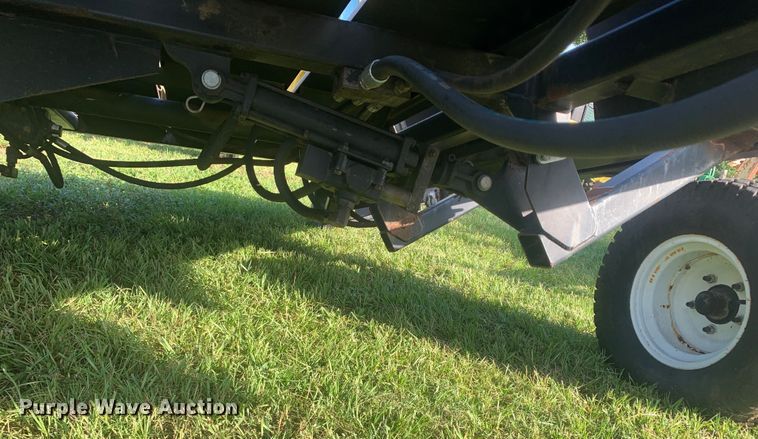 image for item DM7925 Hoelscher 1000 bale accumulator