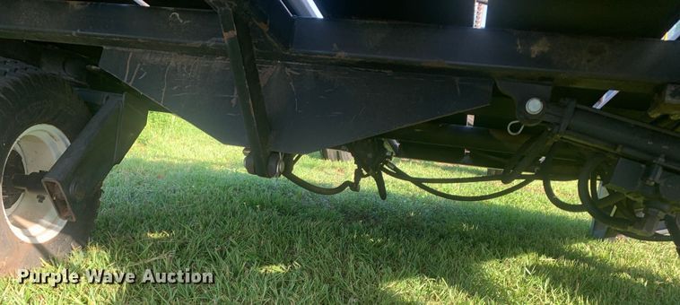 image for item DM7925 Hoelscher 1000 bale accumulator