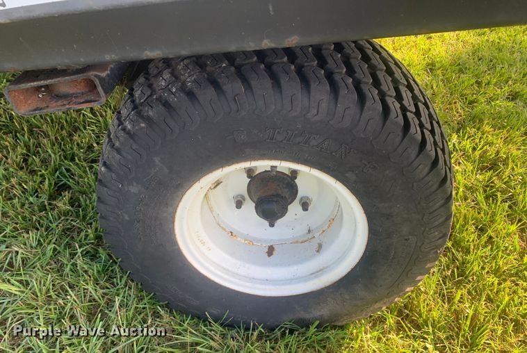 image for item DM7925 Hoelscher 1000 bale accumulator