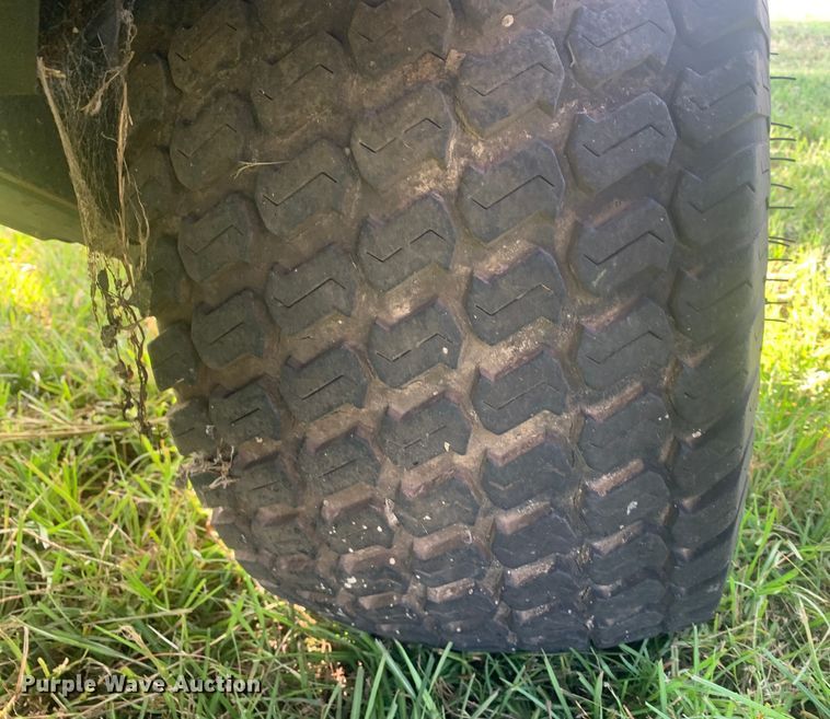 image for item DM7925 Hoelscher 1000 bale accumulator