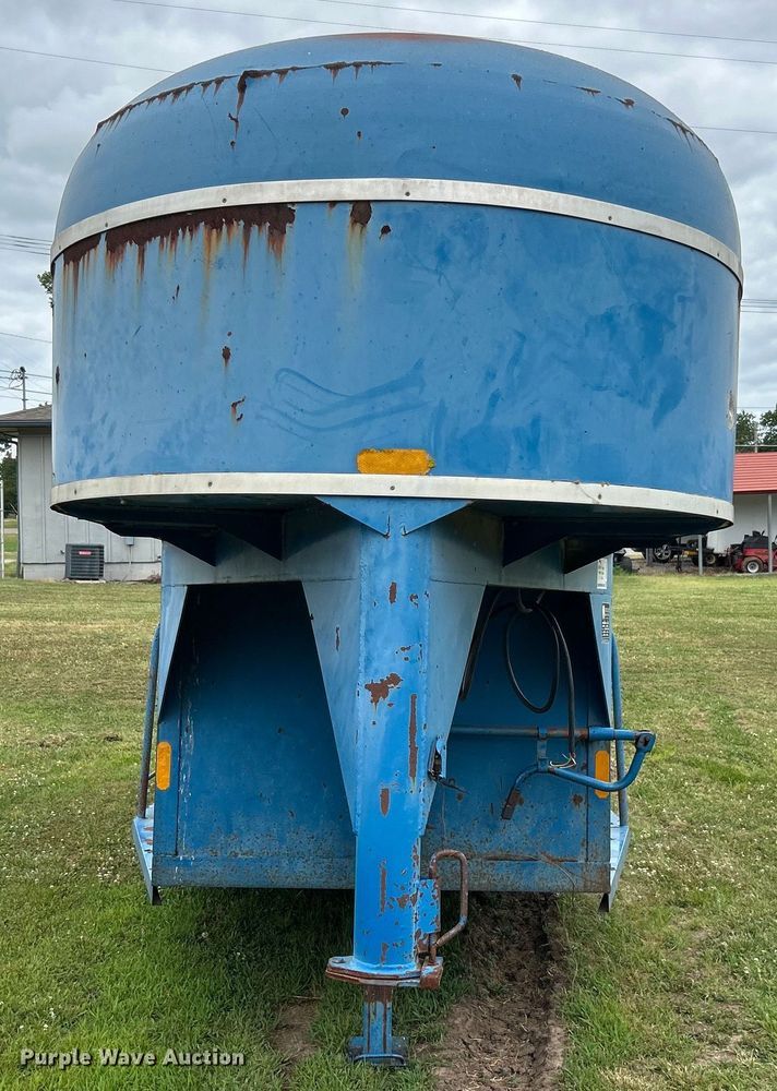 image for item DO6528 1987 W-W Trailer Mfg. livestock trailer