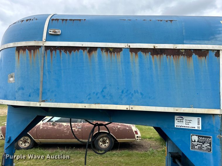 image for item DO6528 1987 W-W Trailer Mfg. livestock trailer