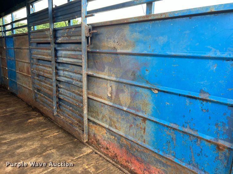 image for item DO6528 1987 W-W Trailer Mfg. livestock trailer